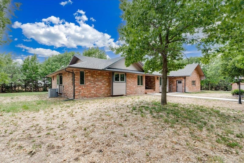 321 Chisholm Rd, Inman, KS 67546