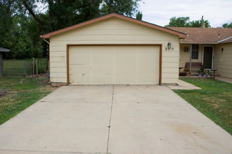 215 W Overlook Dr, Derby, KS 67037-2621