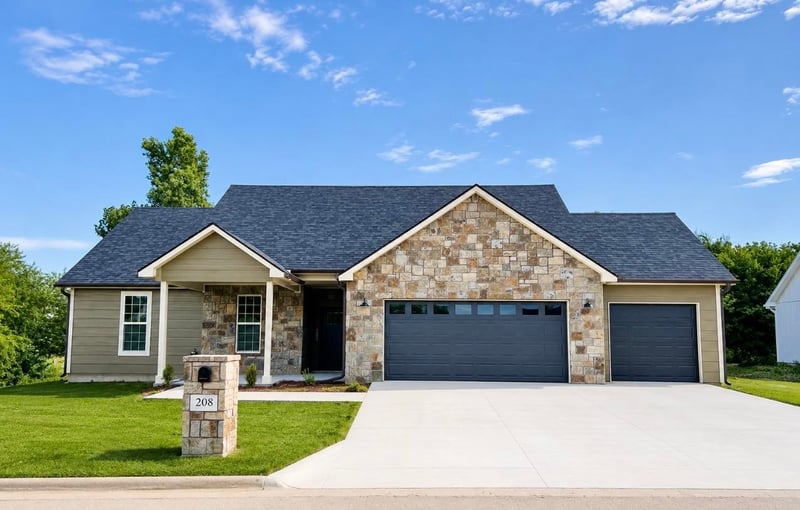 208 Castle Pines Dr, Arkansas City, KS 67005