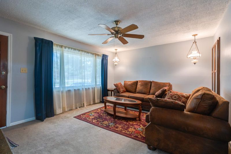 905 Windsor Dr, Salina, KS 67401