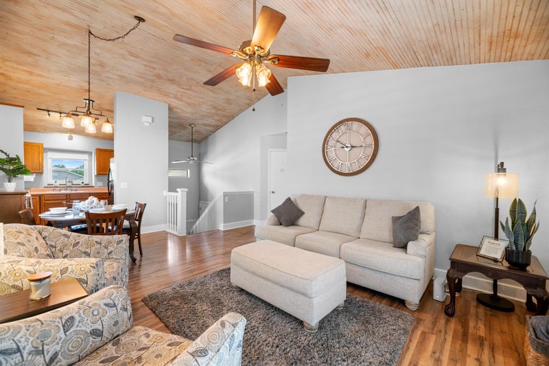 929 E Mona Cir, Wichita, KS 67216