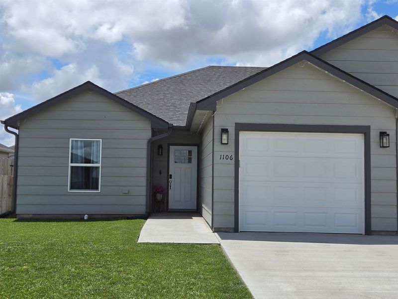 1106 Harbor Dr, Salina, KS 67401
