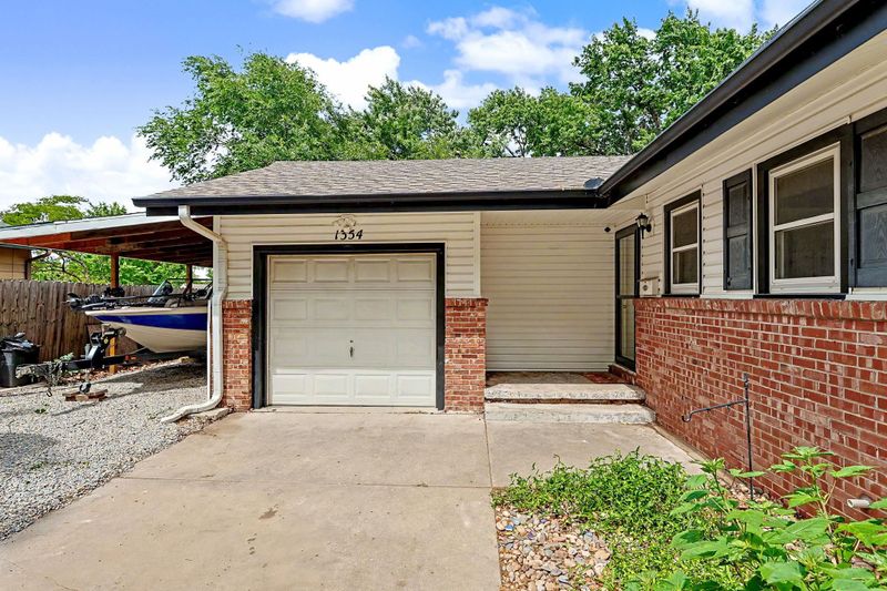 1354 N Westview Dr, Derby, KS 67037