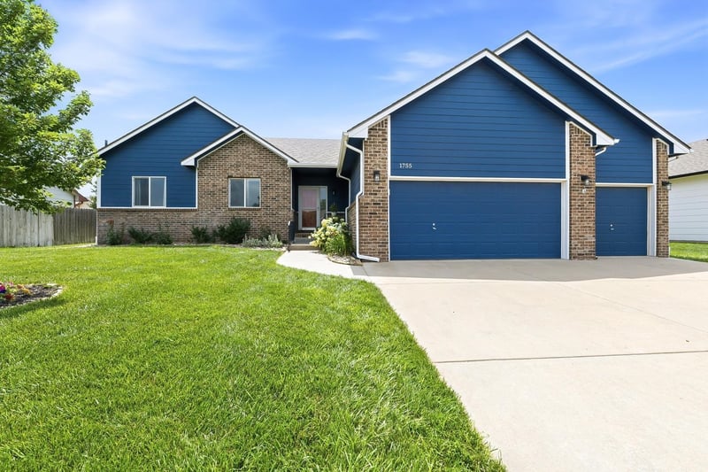 1755 W Saddle Brooke, Haysville, KS 67060