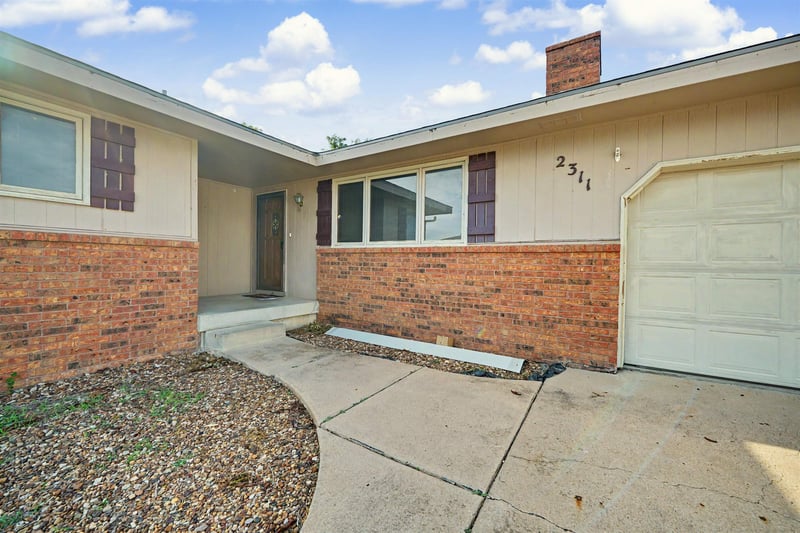 2311 Applewood Ln, Salina, KS 67401