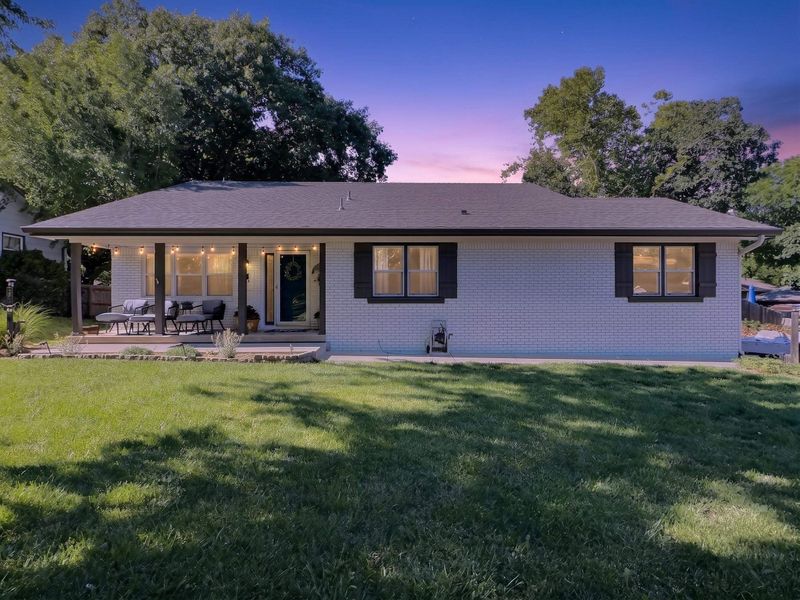 818 E Greenway Ct, Derby, KS 67037