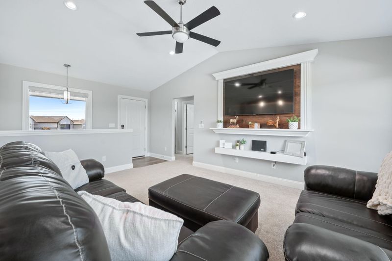 768 E Sunset Cir, Goddard, KS 67052
