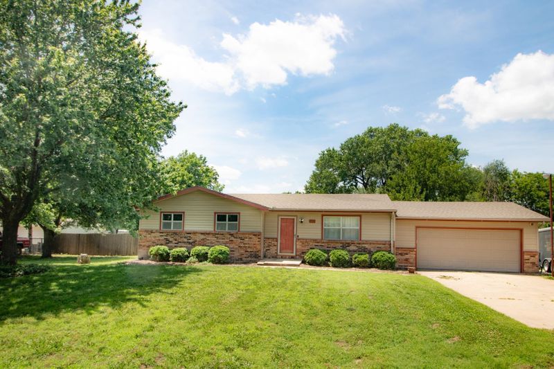 8143 S Hancock Dr, Derby, KS 67037-3783