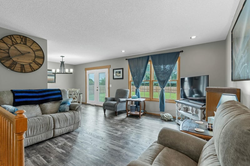 851 Meadowlark Ln, Newton, KS 67114
