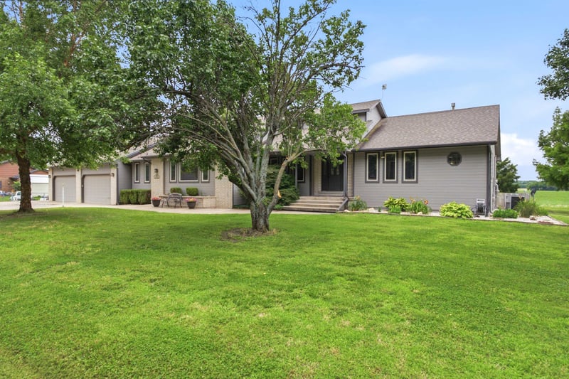 405 Riverview St, Douglass, KS 67039-9402