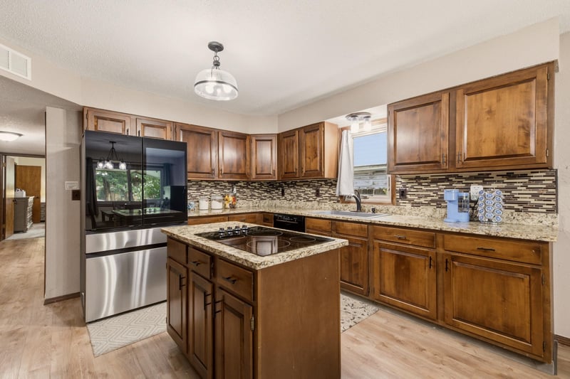 905 N Main St, Garden Plain, KS 67050