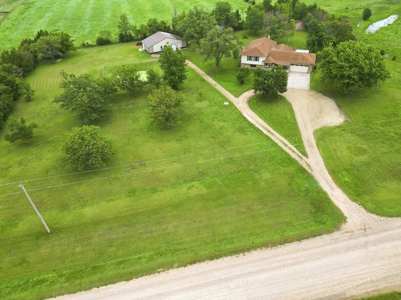 16786 NW 10th, Benton, KS 67017