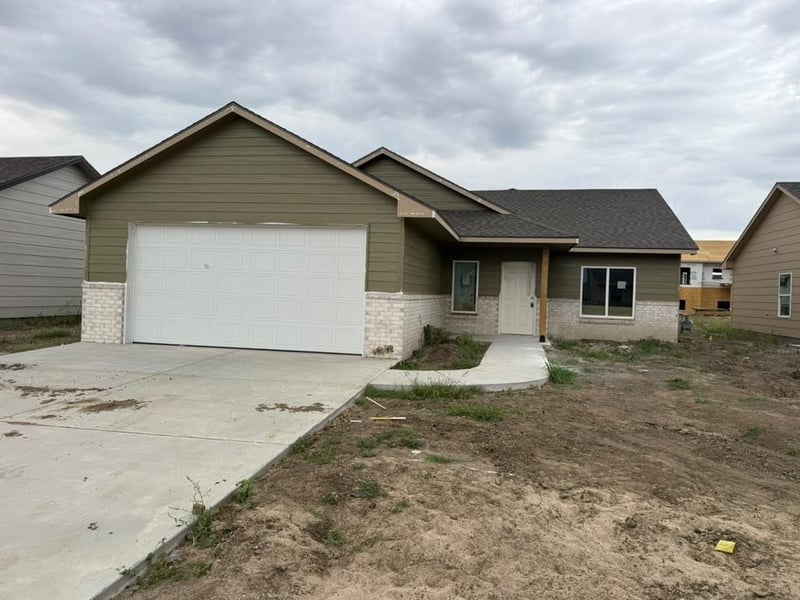 8962 E Joshua St, Bel Aire, KS 67226