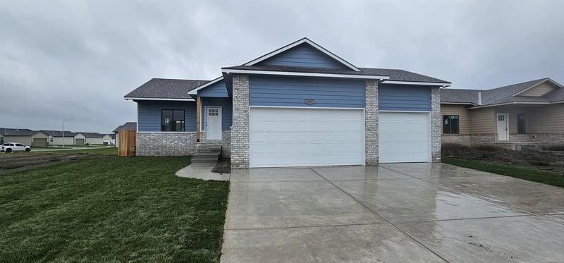 8997 E Joshua St, Bel Aire, KS 67226