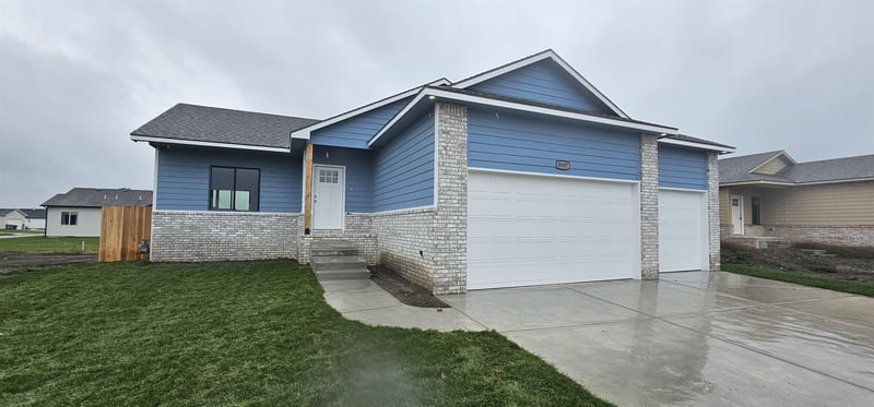 8997 E Joshua St, Bel Aire, KS 67226