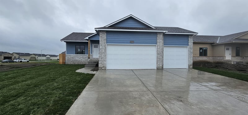 8997 E Joshua St, Bel Aire, KS 67226