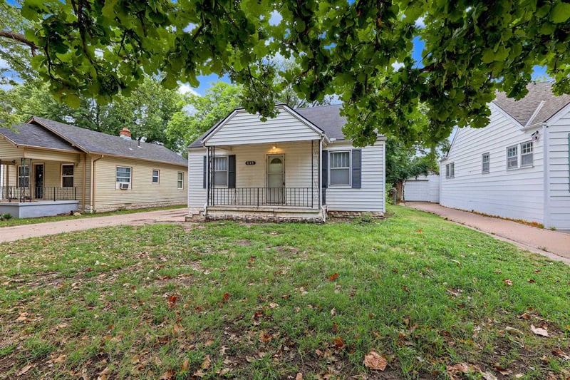 615 S Broadview Ave, Wichita, KS 67218