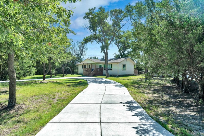 4936 NW County Line Rd, Benton, KS 67017