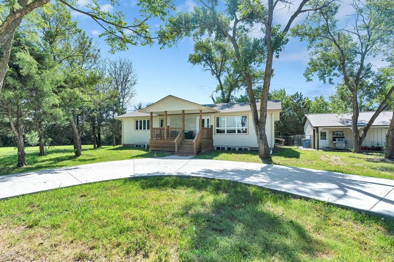 4936 NW County Line Rd, Benton, KS 67017