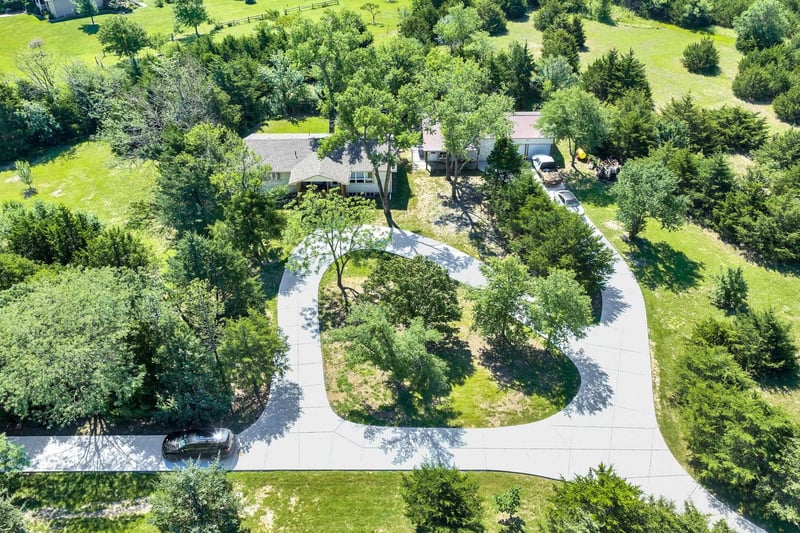 4936 NW County Line Rd, Benton, KS 67017