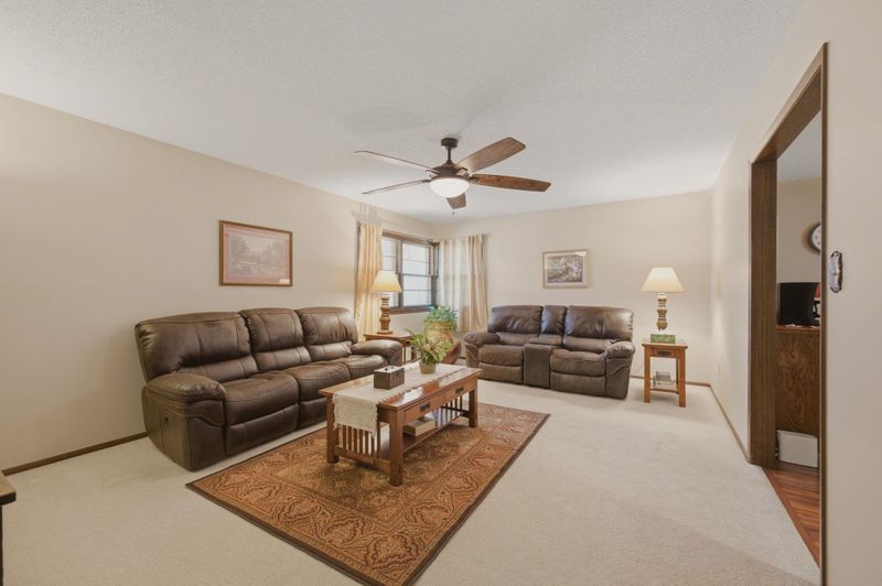605 N Willow Dr, Derby, KS 67037