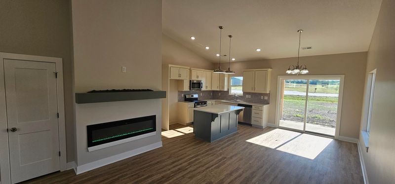 1629 Midway Ct, Valley Center, KS 67147