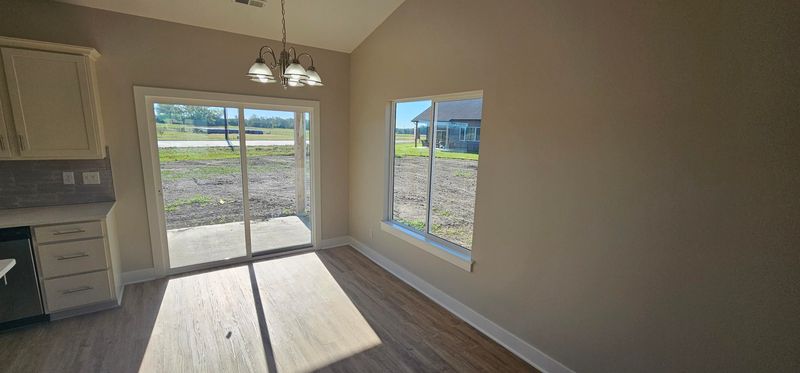 1629 Midway Ct, Valley Center, KS 67147