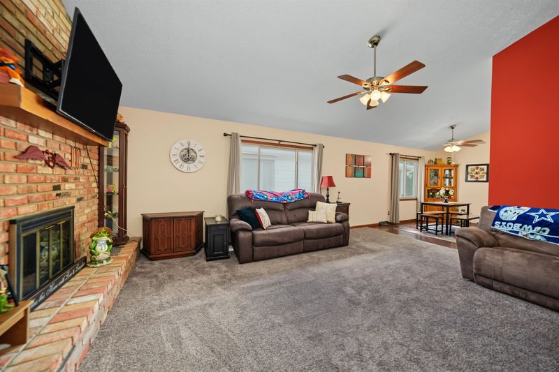 1809 Glendale Rd, Salina, KS 67401