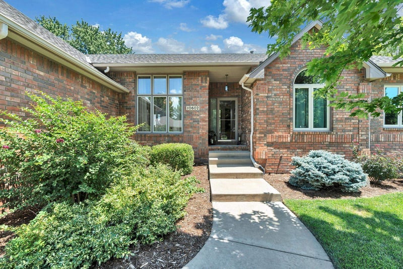 10602 W Meribeau Ct, Wichita, KS 67212