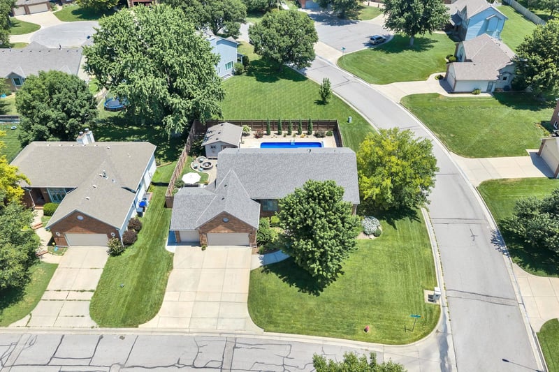 10602 W Meribeau Ct, Wichita, KS 67212