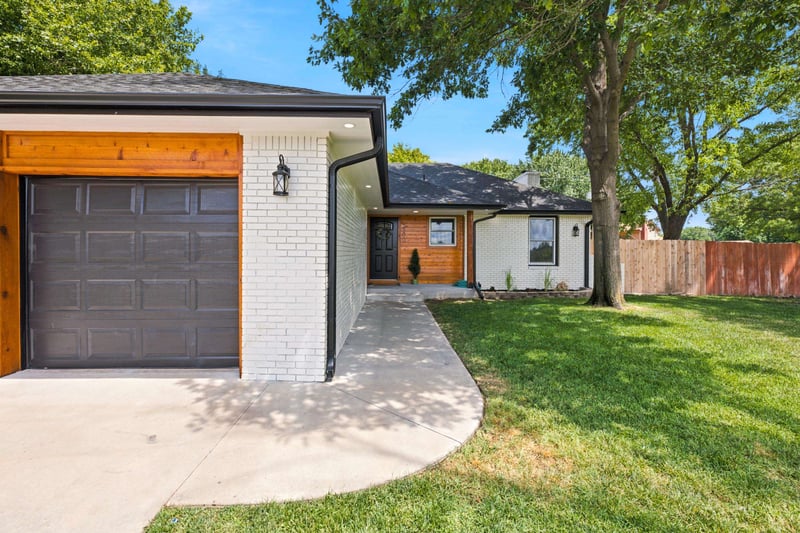 2200 W 51st St, Wichita, KS 67204
