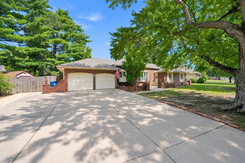 1135 N Patrick Henry St, Derby, KS 67037