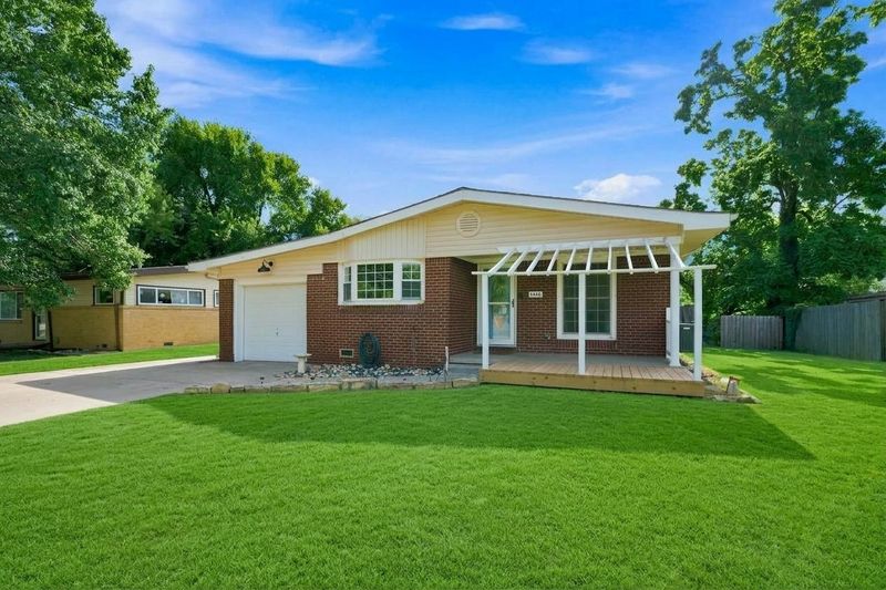1442 N Prairie Ln, Derby, KS 67037