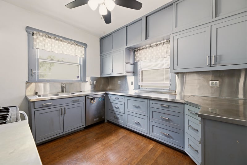 3240 E Country Club Pl, Wichita, KS 67208