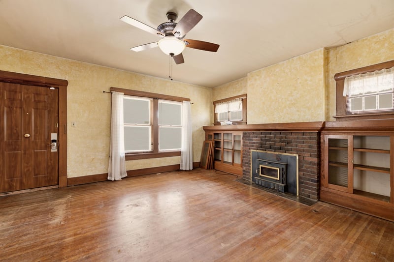 3240 E Country Club Pl, Wichita, KS 67208