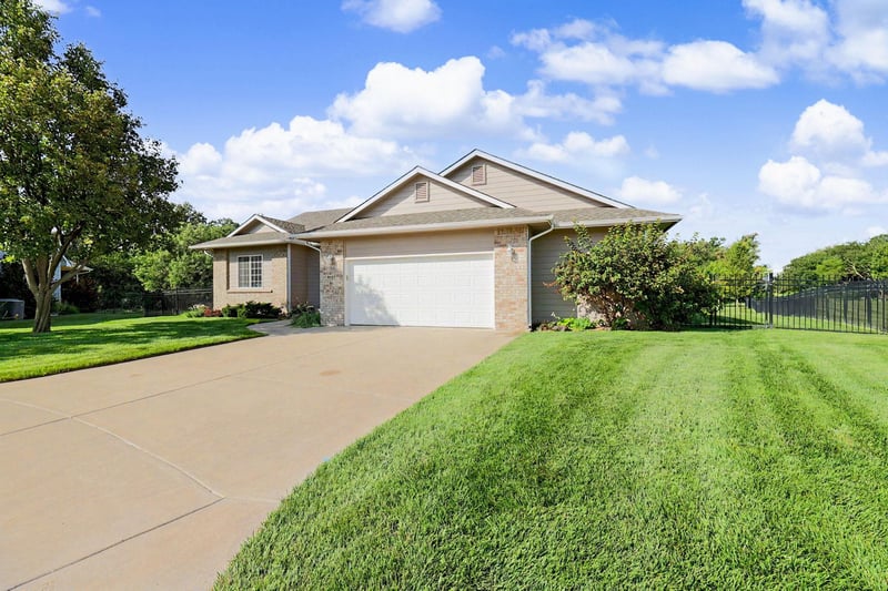 8025 W Suncrest, Wichita, KS 67212