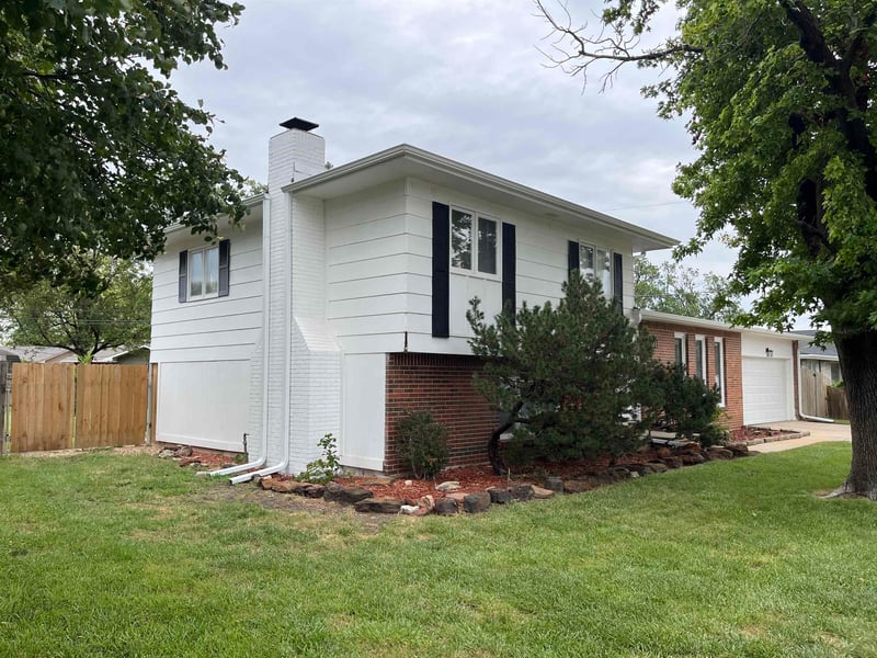 717 E Magnolia Rd, Salina, KS 67401