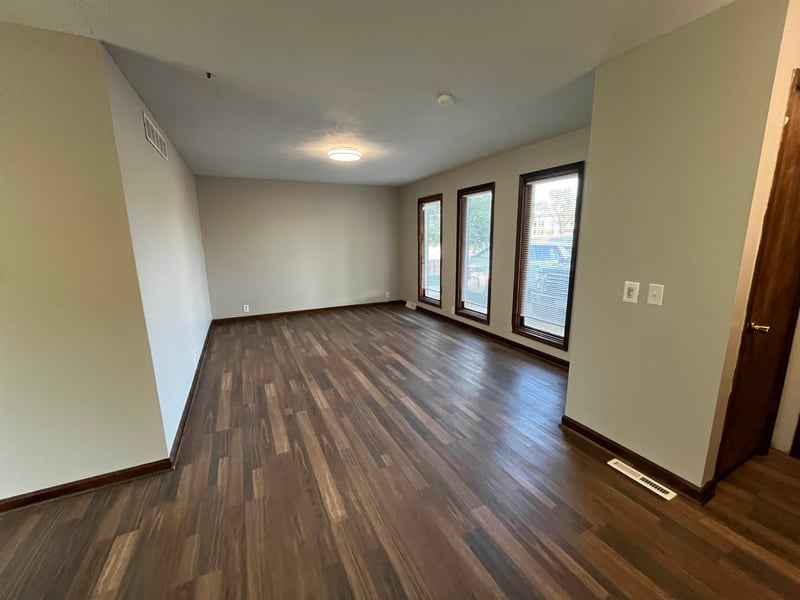 717 E Magnolia Rd, Salina, KS 67401