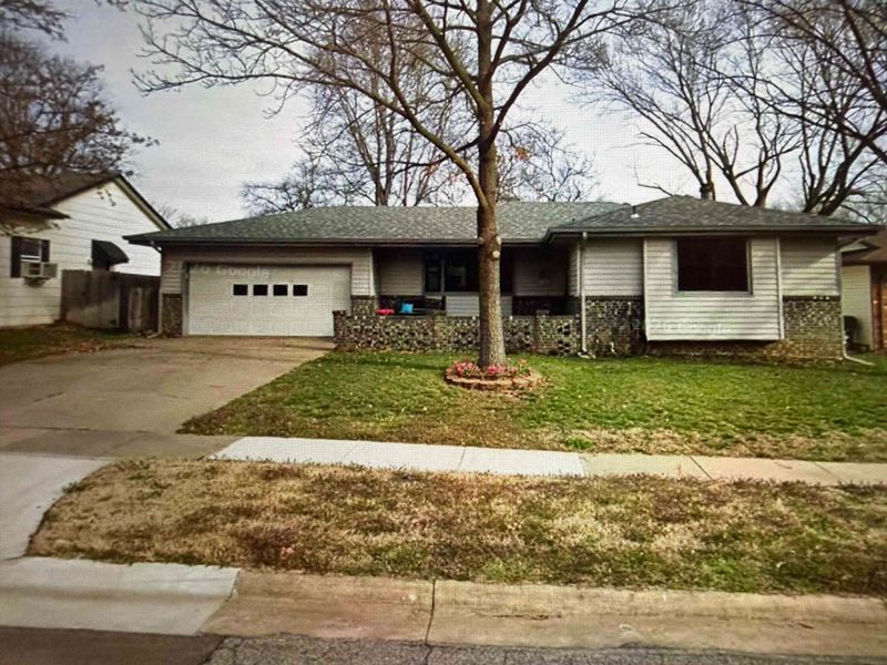 304 Centennial Rd, Mulvane, KS 67110-1103
