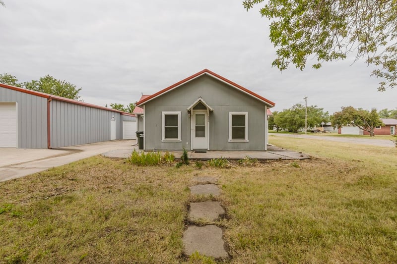 321 N Kansas Ave, Burrton, KS 67020