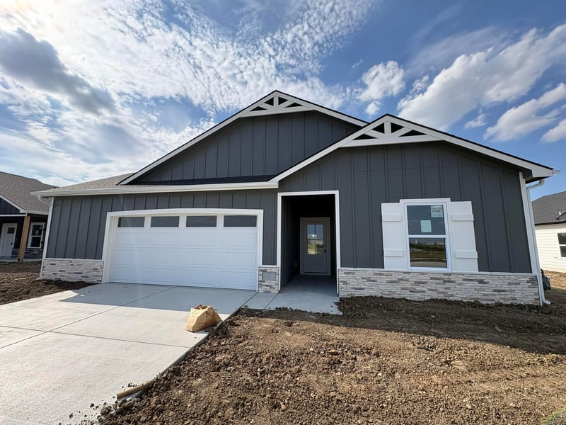 5713 Plumthicket St, Bel Aire, KS 67226