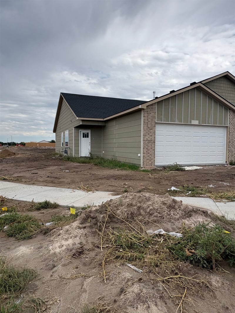 2904 S Denene St Units 100 & 200, Wichita, KS 67215