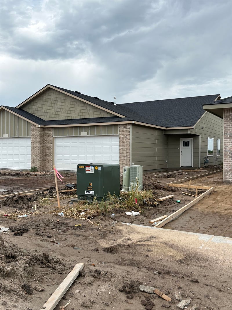 2904 S Denene St Units 100 & 200, Wichita, KS 67215