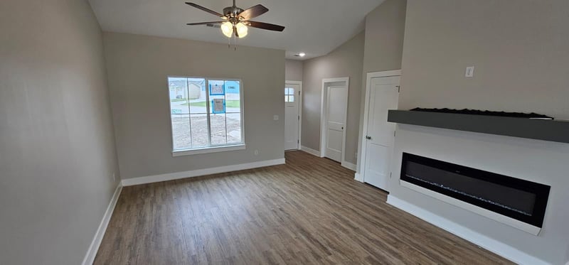 1621 Midway Ct, Valley Center, KS 67147