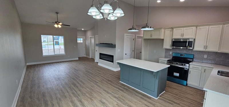 1621 Midway Ct, Valley Center, KS 67147