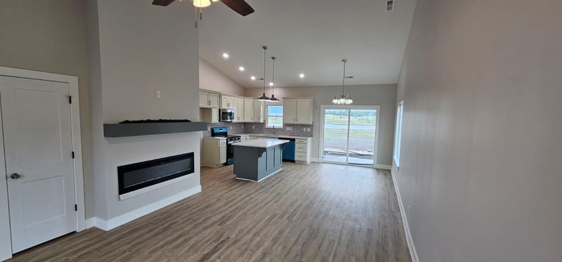 1621 Midway Ct, Valley Center, KS 67147