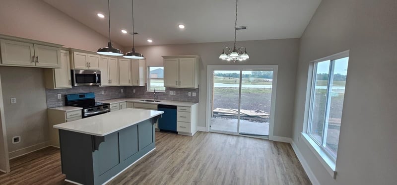 1621 Midway Ct, Valley Center, KS 67147