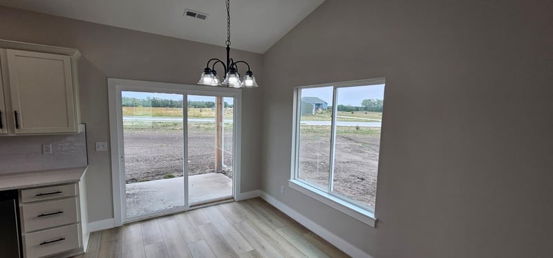 1630 Midway Ct, Valley Center, KS 67147