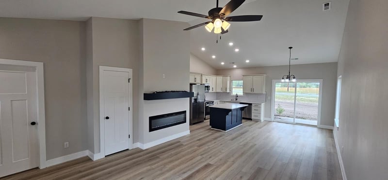 1630 Midway Ct, Valley Center, KS 67147