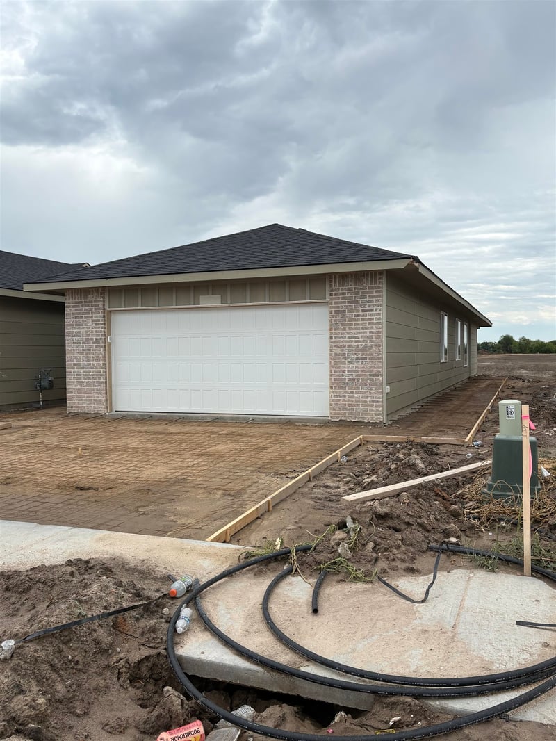 2908 S Denene St Units 100 & 200, Wichita, KS 67215